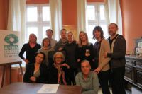 Powyżej grupa w komplecie